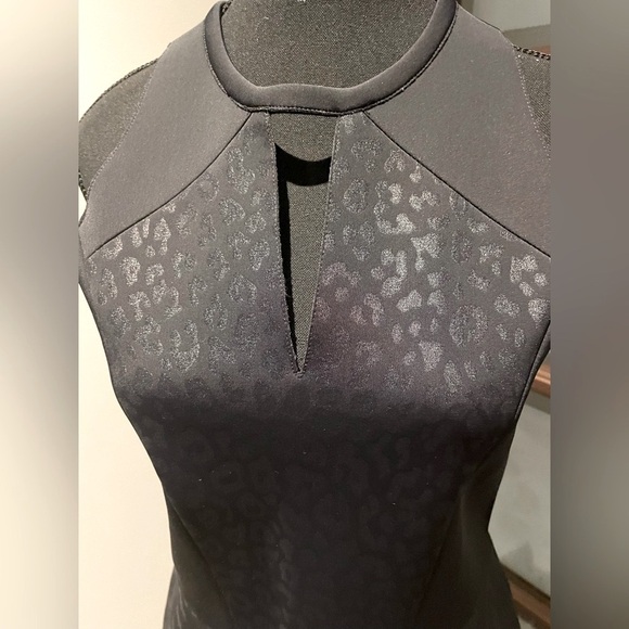 Maje - Black Leopard Print Scuba Knit Dress W/ Keyhole Neckline Sz 4-6 - Picture 4 of 9